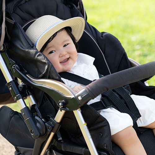 ベビーカーや車いすのまま治療のお席に入れます